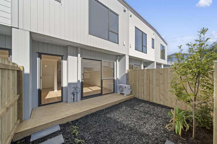 10-12 Clendon Place Manurewa_5