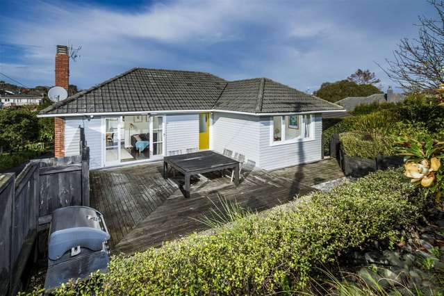 Light and bright bungalow in Belmont