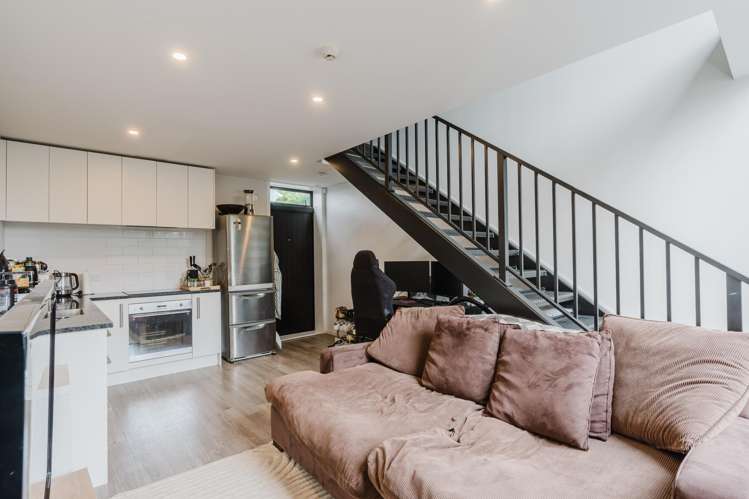 102/2 Village Quarter Lane_3