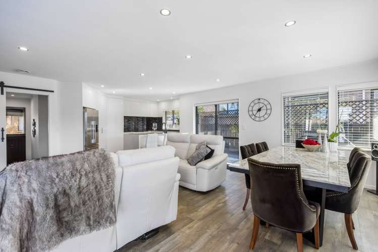 2/100 Gosford Drive Botany Downs_15