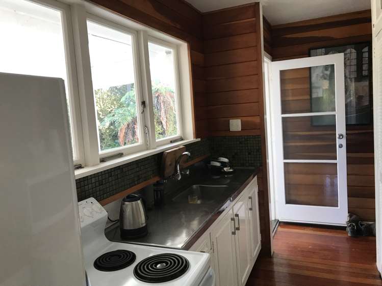 1 Konini Road Titirangi_5