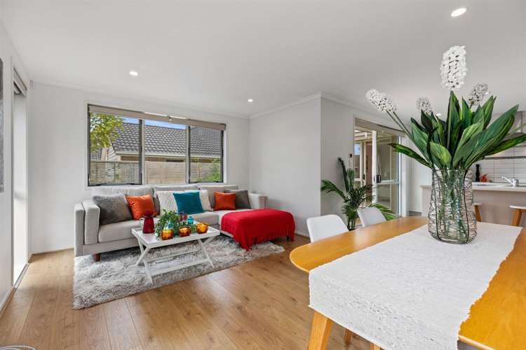 6 Barossa Way Brookfield_9