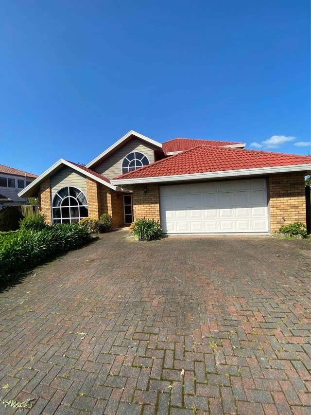 SPACIOUS BRICK & WEATHERBOARD FAMILY HOME