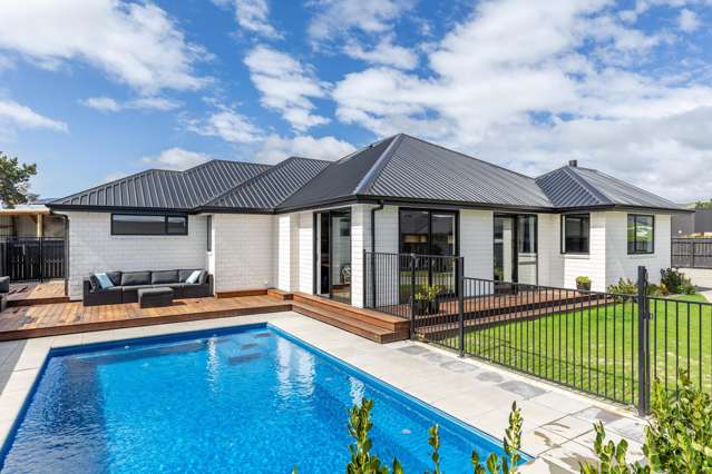 8 Hurricane Way Burleigh_1