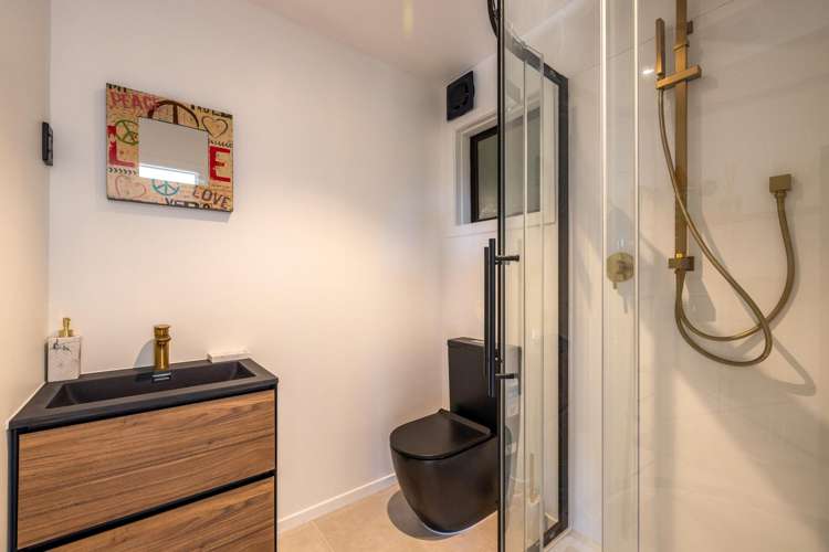 16 Ocean Road Surfdale_16