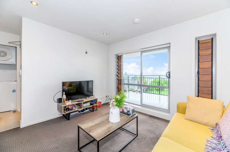 E16/71 Spencer Road Oteha_5