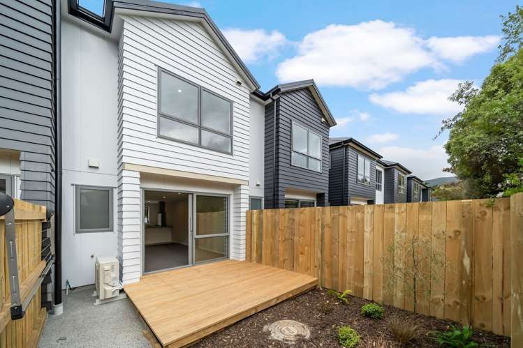 2/10 Marion Street Silverstream_12