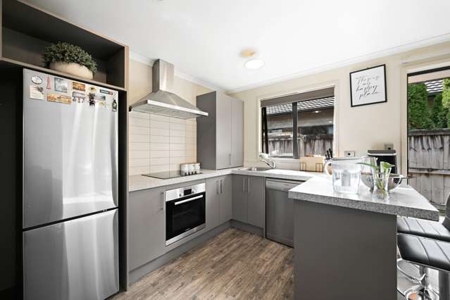 2/102 Old Farm Road Hamilton East_1