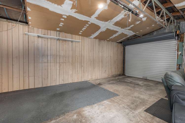 89 Waddington Drive Naenae_18