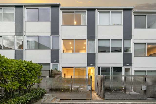 Parkside, Position and Lifestyle