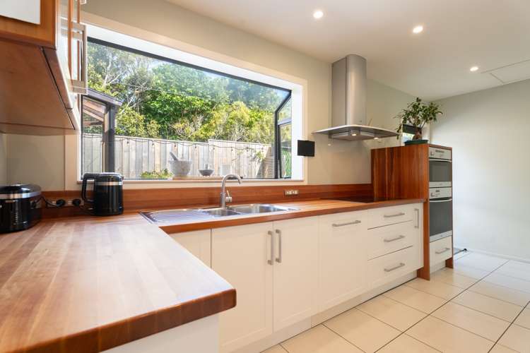 8 Hillview Crescent Paparangi_8