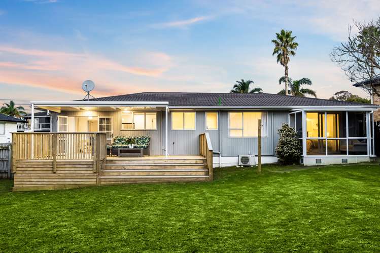 10 Fratley Avenue Farm Cove_11