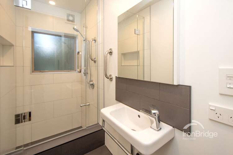 25 Delaware Crescent Russley_13