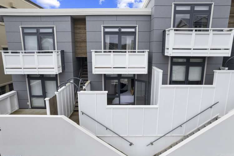 2/35 Pirie Street Mount Victoria_11