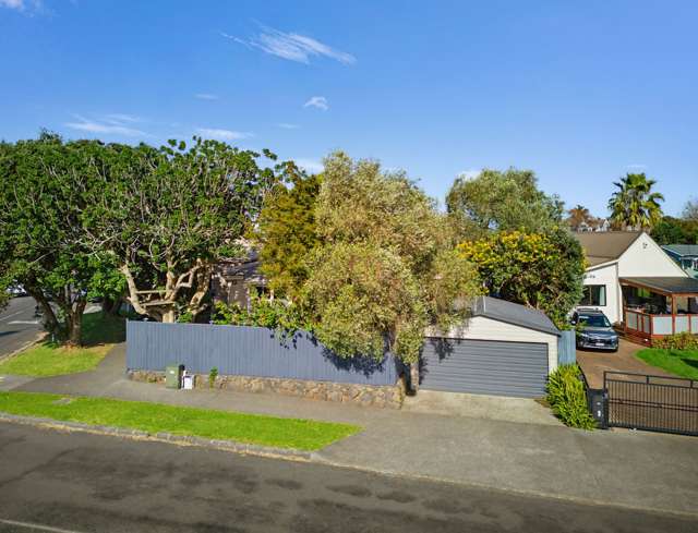 Declared Reserve $1,249,000 - Must Be Sold!