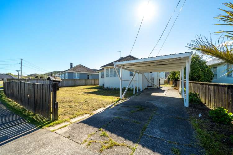 17 Strand Crescent Naenae_10