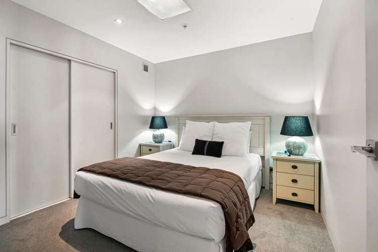 302/136 Marine Parade Mt Maunganui_16