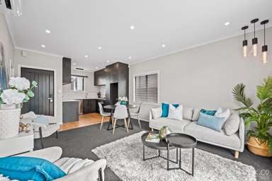 7 Aston Crescent_4