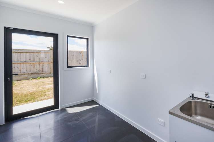 54 Sardinia Grove Fitzherbert_20