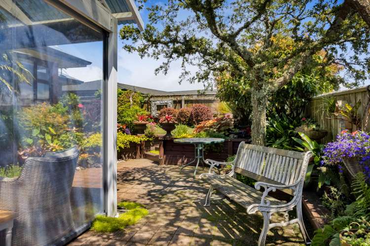 9 Elizabeth Grove Stratford_22