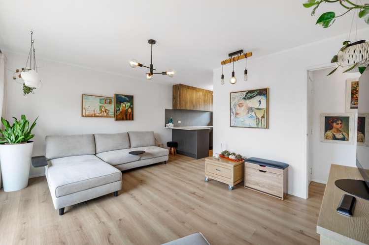 2/1 Forsythe Place Massey_3