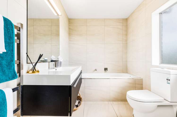 24a Vodanovich Road Te Atatu South_18