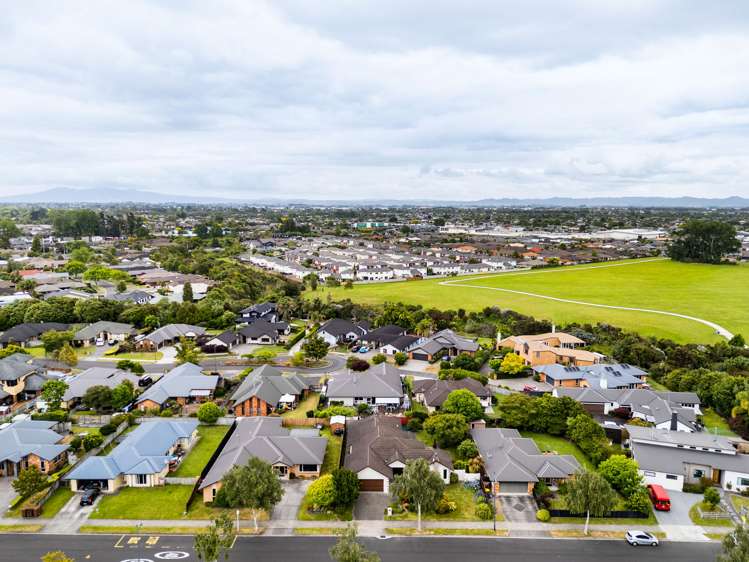 53 Barrington Drive Huntington_35