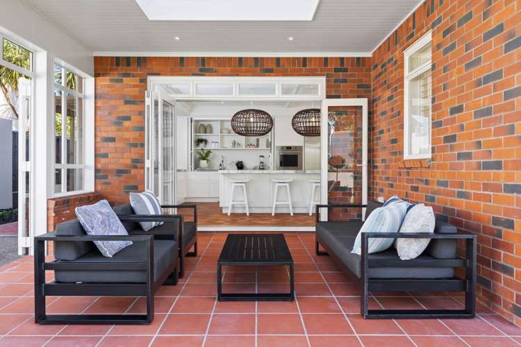 1 Courtneys West Harbour_6