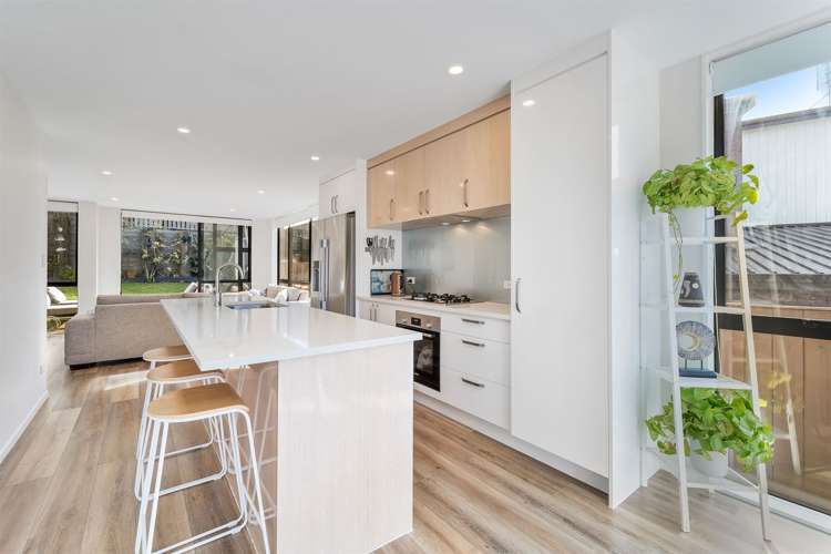 16 Seafarer Crescent Stanmore Bay_5