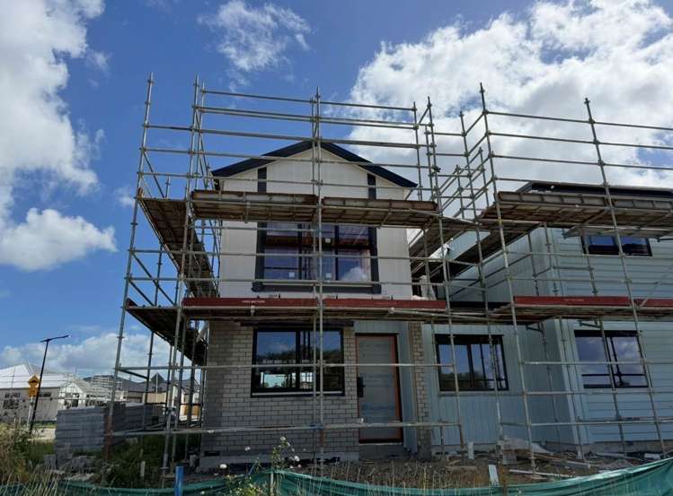 Unit 1, 97 Otuwairoa Esplanade Papakura_9