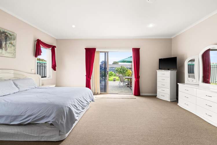 2 Delta Mews Place Clive_12