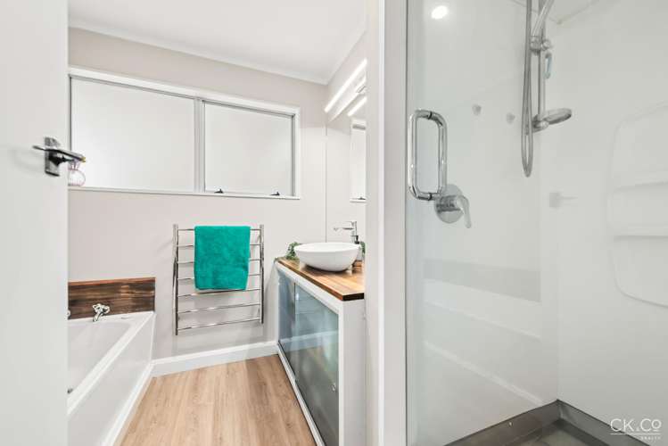 28 Omaha Grove Totara Park_13