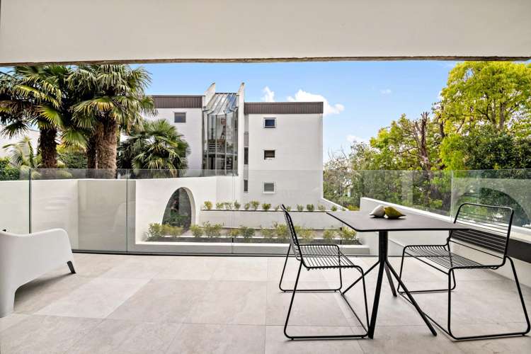 2/67 Sarsfield Street_3