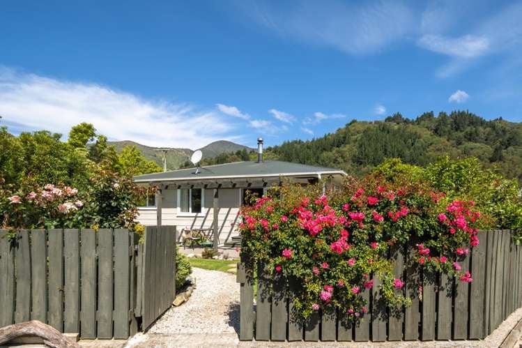 169 Waikawa Road Picton_15