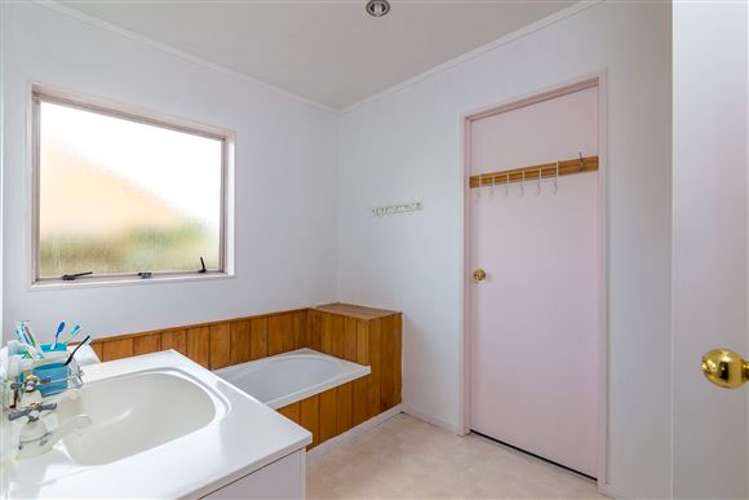 240 Te Atatu Road Te Atatu South_11