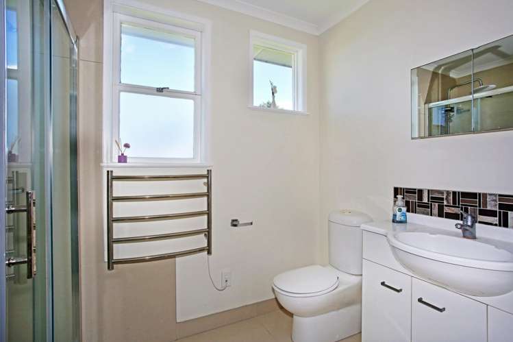 1/1 Cooper Place Papakura_8