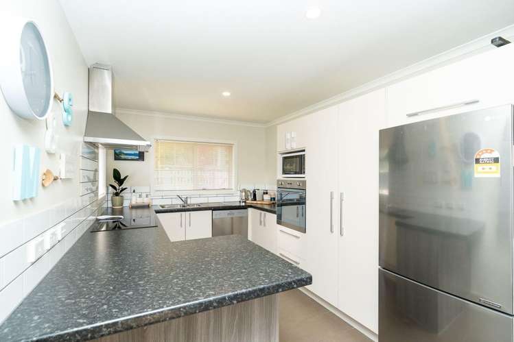 74 Queens Avenue 1067_1