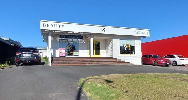 Refurbished office with excellent street profile
