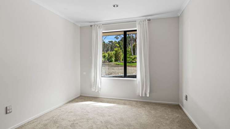 129 Stoney Creek Drive Waitakere_13