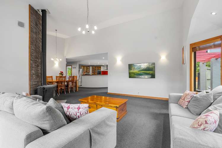 2 Larchwood Grove Rangatira Park_12