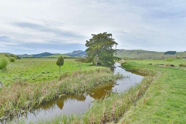 1636 Christchurch Akaroa Road Gebbies Valley_19