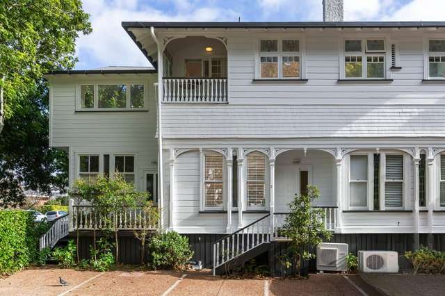 Style, Charm & an unbeatable location - DGZ
