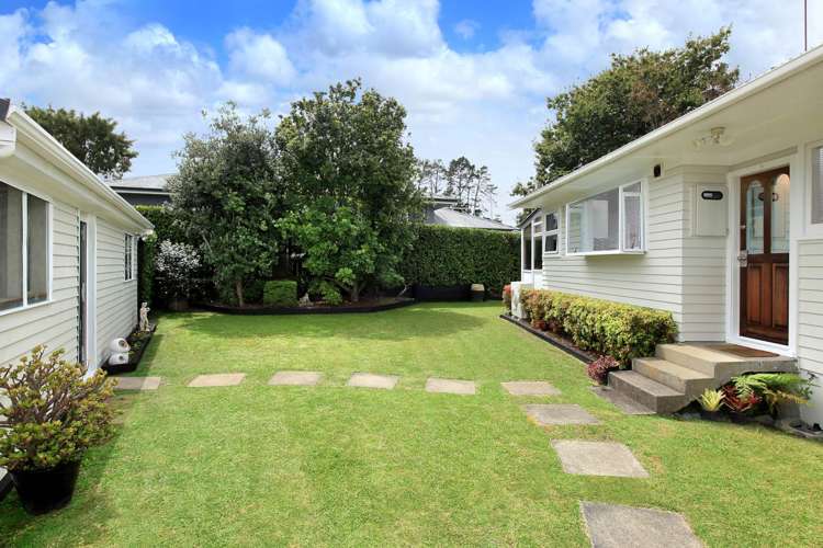 46 Makora Road Massey_1