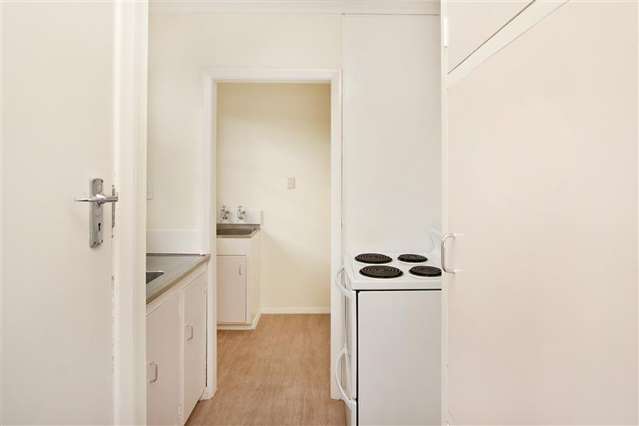 2/87 Featherston Street 10930_1