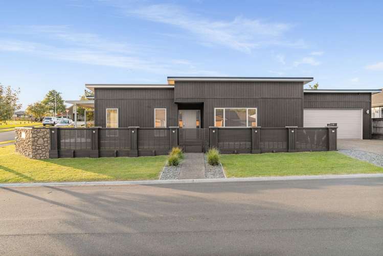 1 Fender Close Pyes Pa_14