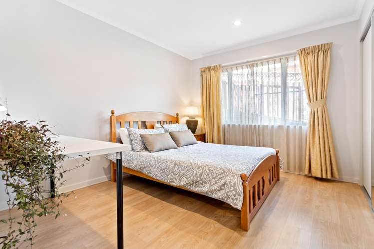 6 Fernbank Lane Greenhithe_18