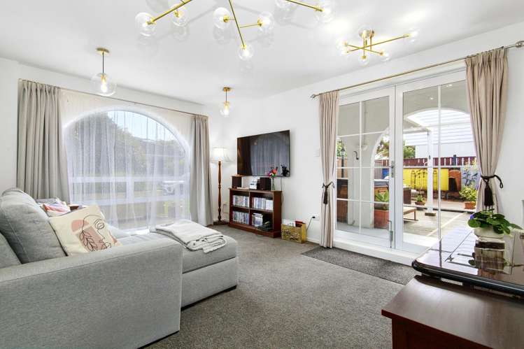 4 McKeefry Grove Tawa_19
