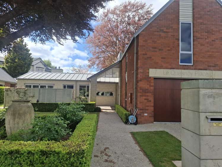 7 Le Quesnoy Place 11373_1