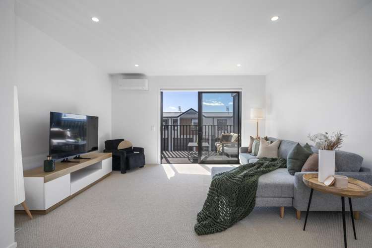 38 Constellation Way_2