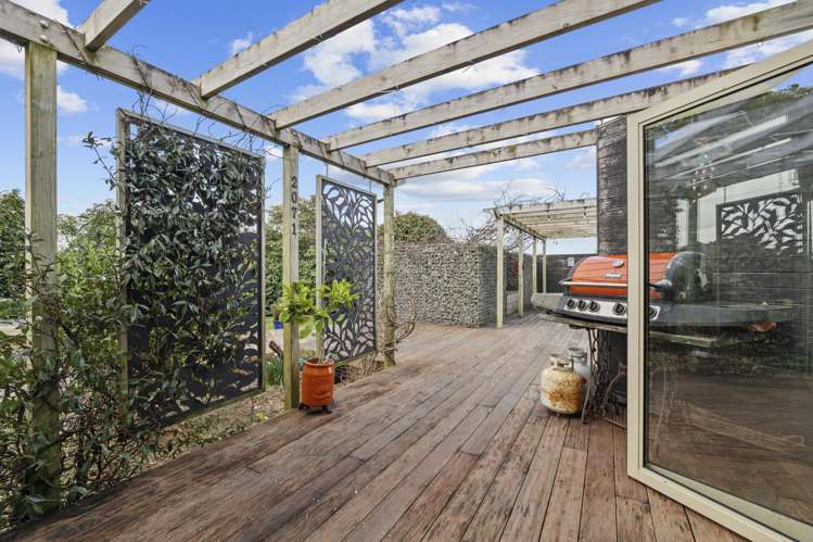 2071 South Road Otakeho_24